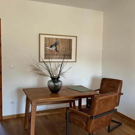 - Der Schwarzstorch דירה